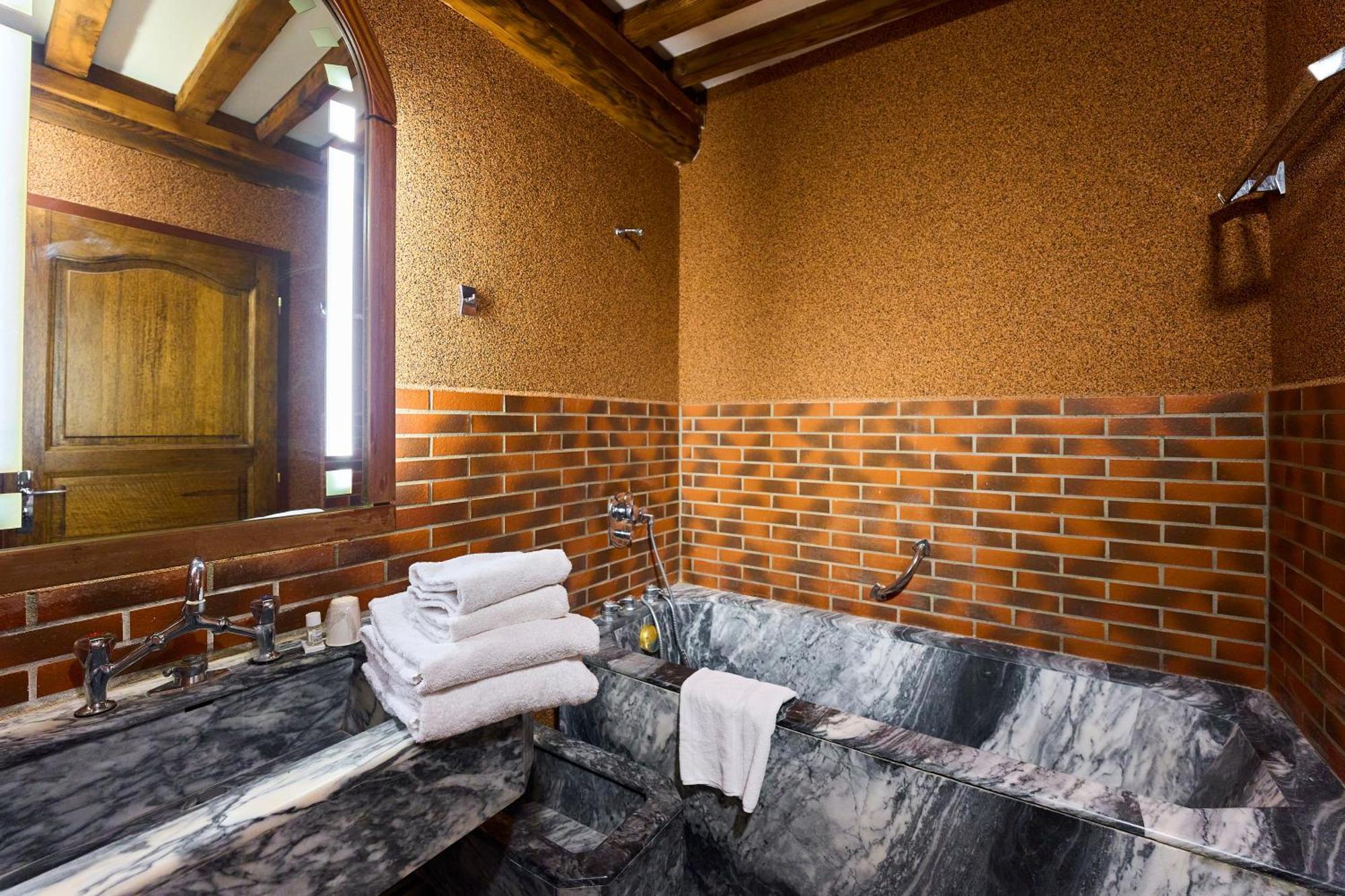 Aux Prisons De Montagny Bed & Breakfast Montagny  ภายนอก รูปภาพ